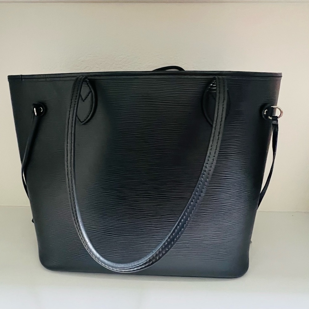 Authentic Louis Vuitton Neverfull MM Epi Black (preloved)